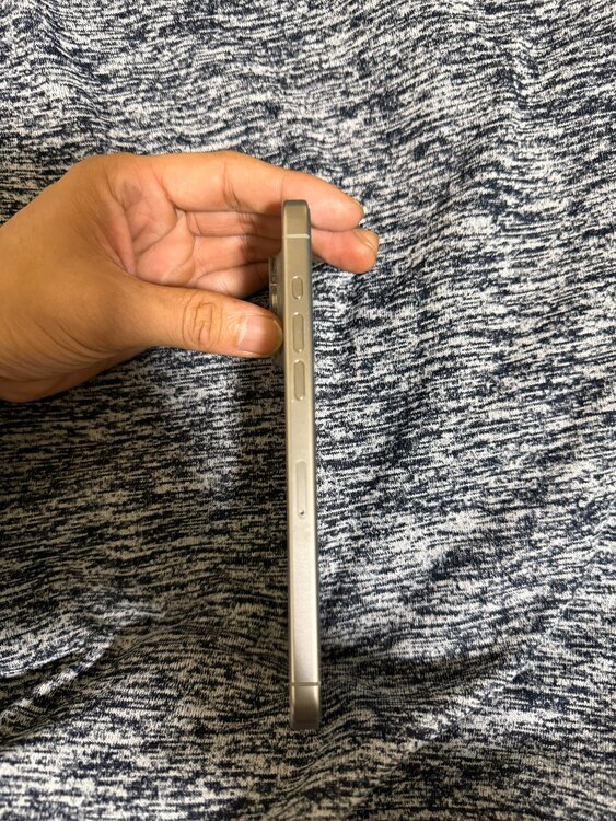 iPhone 15 Pro Max 256GB au（スマホ）の商品画像 - 査定依頼日：2024年12月12日 - 最高査定価格：93,000円