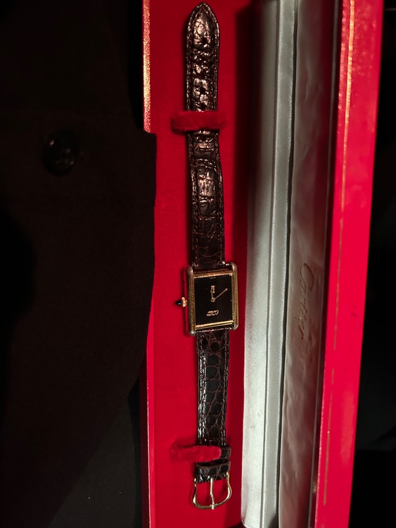 カルティエ タンク LM手巻き式文字盤黒（高級時計）の商品画像 - 査定依頼日：2025年9月27日 - 最高査定価格：400,000円