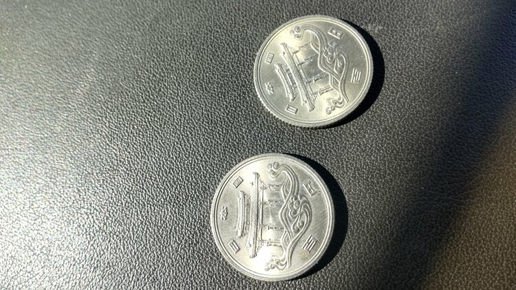御即位記念硬貨平成2年500円2枚、100円２枚　昭和50年エキスポ沖縄記念10（チケット・金券）の商品画像 - 査定依頼日：2026年1月23日 - 最高査定価格：2,500円