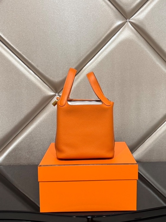 ピコタンロック pm（ブランドバッグ）の商品画像 - 査定依頼日：2025年11月18日 - 最高査定価格：470,000円