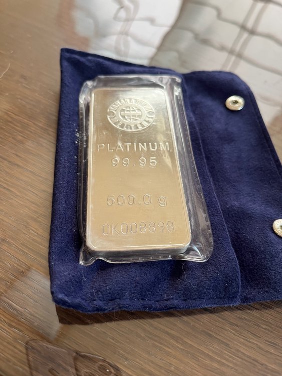 プラチナインゴット500g（金・貴金属）の商品画像 - 査定依頼日：2023年2月22日 - 最高査定価格：2,050,000円