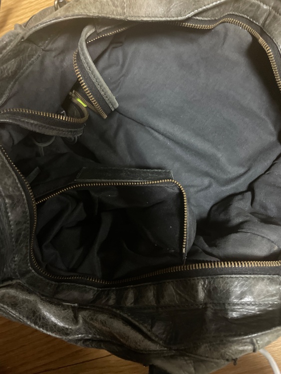 バレンシアガ  （ブランドバッグ）の商品画像 - 査定依頼日：2026年2月15日 - 最高査定価格：150,000円