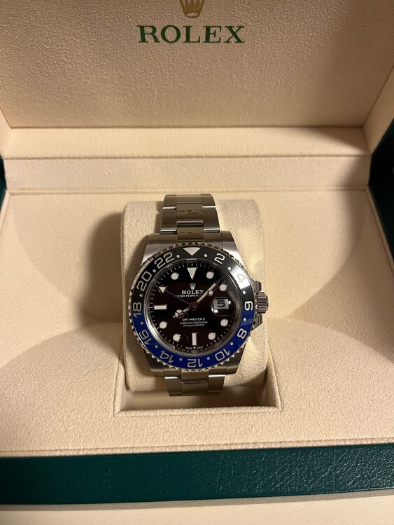 ロレックス GMTマスター 126710BLN（高級時計）の商品画像 - 査定依頼日：2025年1月8日 - 最高査定価格：2,350,000円