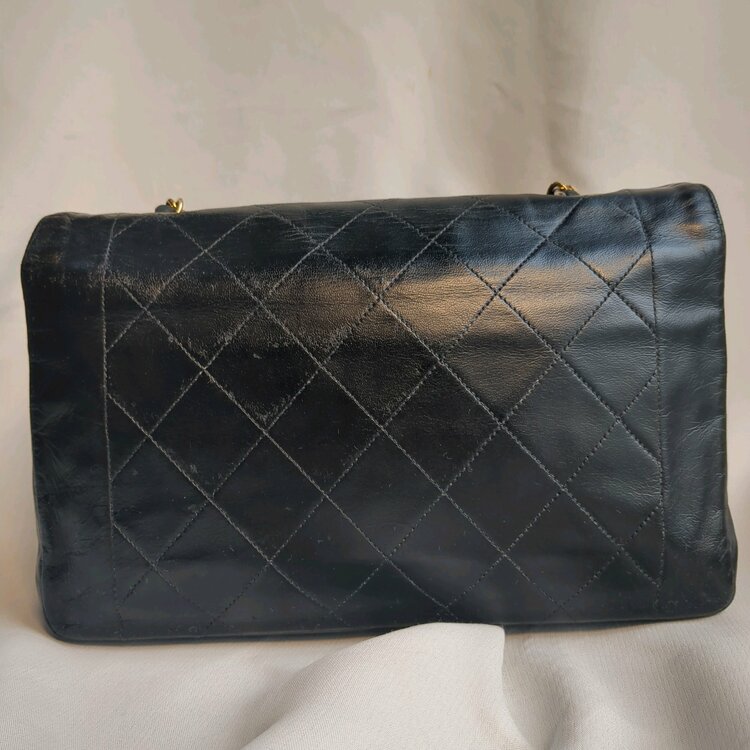 ダイアナフラップ（ブランドバッグ）の商品画像 - 査定依頼日：2026年1月18日 - 最高査定価格：100,000円