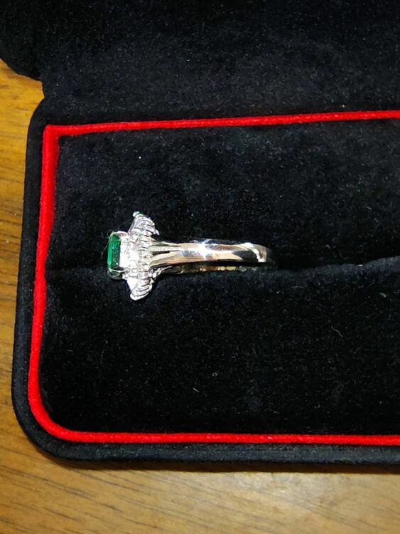 鑑定書を参照してください。　未使用品となります（宝石）の商品画像 - 査定依頼日：2025年11月12日 - 最高査定価格：200,000円