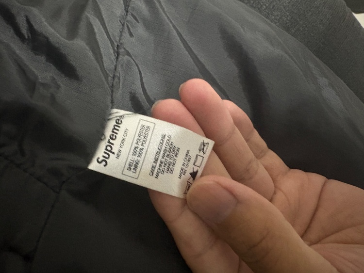 supreme ダウンジャケット（古着・ファッション）の商品画像 - 査定依頼日：2026年9月6日 - 最高査定価格：8,000円