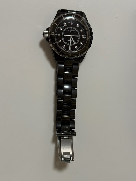 シャネル J12 H162（高級時計）の商品画像 - 査定依頼日：2024年12月22日 - 最高査定価格：400,000円