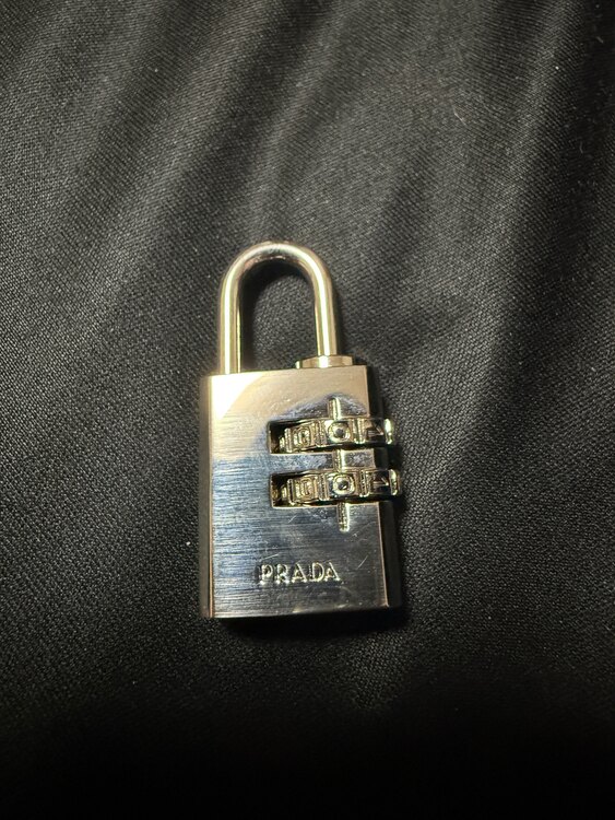 プラダ  （ブランドバッグ）の商品画像 - 査定依頼日：2025年5月8日 - 最高査定価格：100,000円