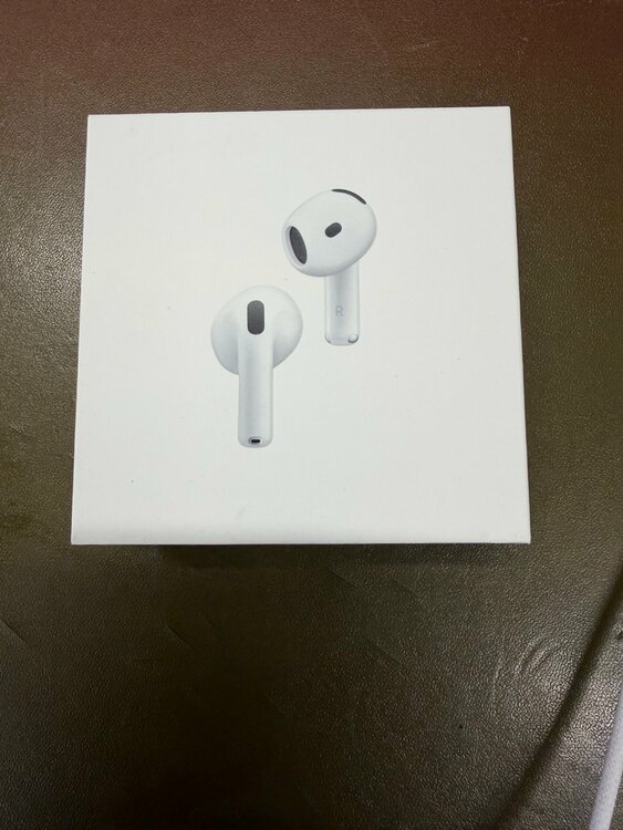 アップル Apple AirPods 4（エアーポッズ 4） アクティブノイズキャンセリング搭載 ワイヤレスヘッドフォン MXP93J/A（オーディオ・スピーカー）の商品画像 - 査定依頼日：2026年8月6日 - 最高査定価格：16,000円