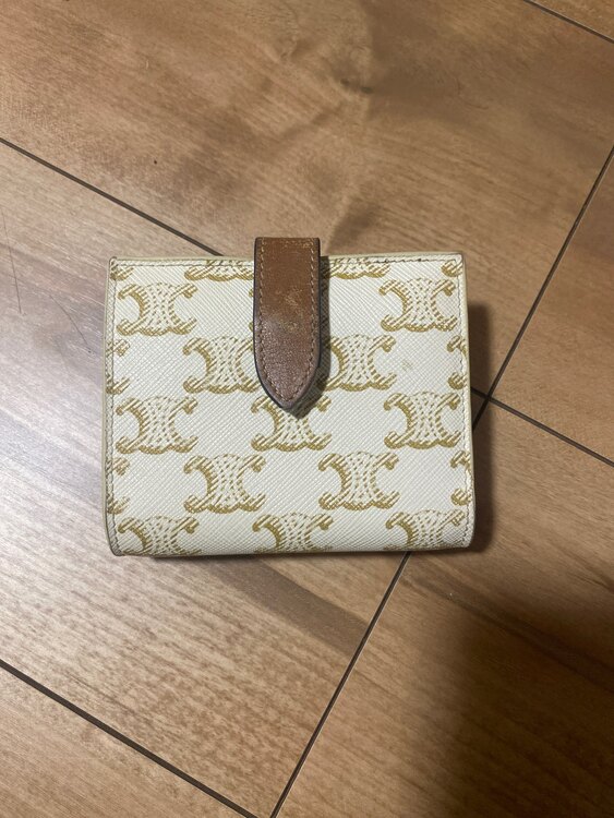 セリーヌ財布（ブランド財布・小物）の商品画像 - 査定依頼日：2025年4月7日 - 最高査定価格：15,000円