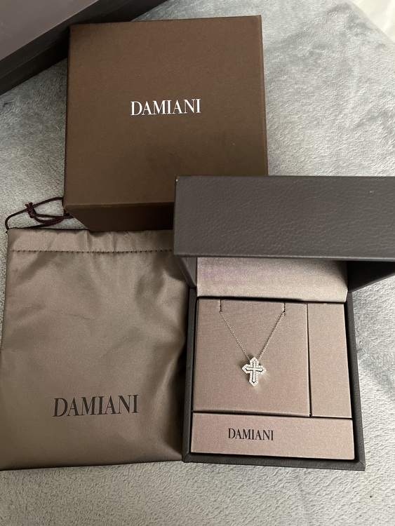 ダミアーニベルエポック･クラウンホワイトゴールド、ダイヤモンドネックレス（宝石）の商品画像 - 査定依頼日：2022年6月15日 - 最高査定価格：200,000円