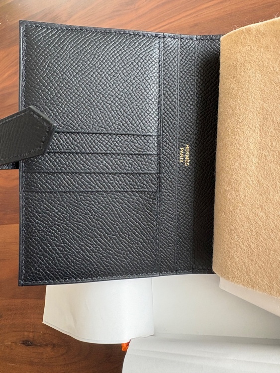 ベアンコンパクト　ノワール　ゴールド金具 K刻印（ブランド財布・小物）の商品画像 - 査定依頼日：2026年4月4日 - 最高査定価格：300,000円