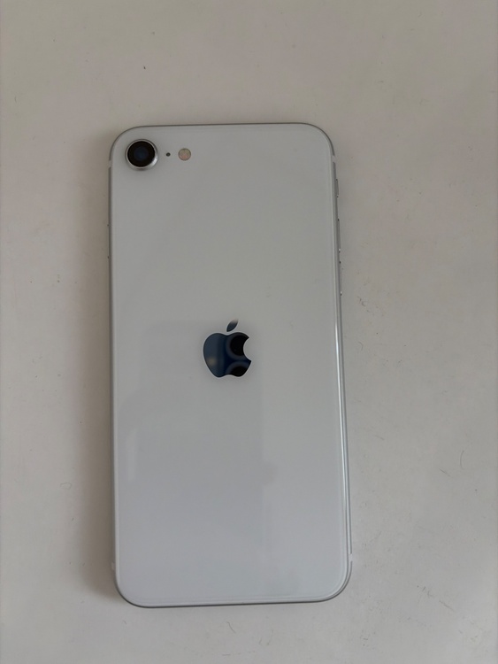 iPhonese第二世代（スマホ）の商品画像 - 査定依頼日：2026年7月29日 - 最高査定価格：8,000円