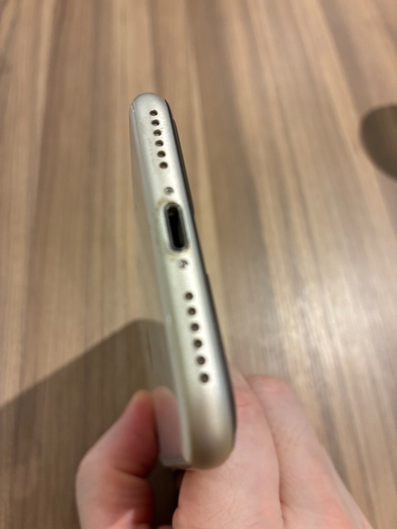 iPhone iPhone SE (第 3 世代) 64GB SIMフリー（スマホ）の商品画像 - 査定依頼日：2026年7月15日 - 最高査定価格：20,000円