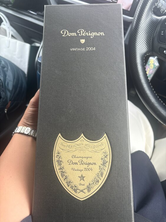 シャンパン ドン・ペリニヨン （お酒）の商品画像 - 査定依頼日：2025年5月29日 - 最高査定価格：20,000円