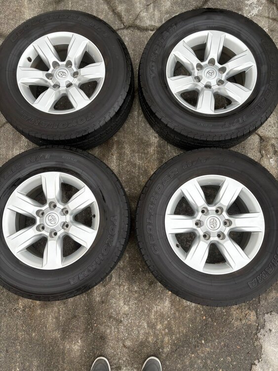 ランドクルーザープラド　タイヤホイールセット（カー用品）の商品画像 - 査定依頼日：2025年4月11日 - 最高査定価格：8,000円