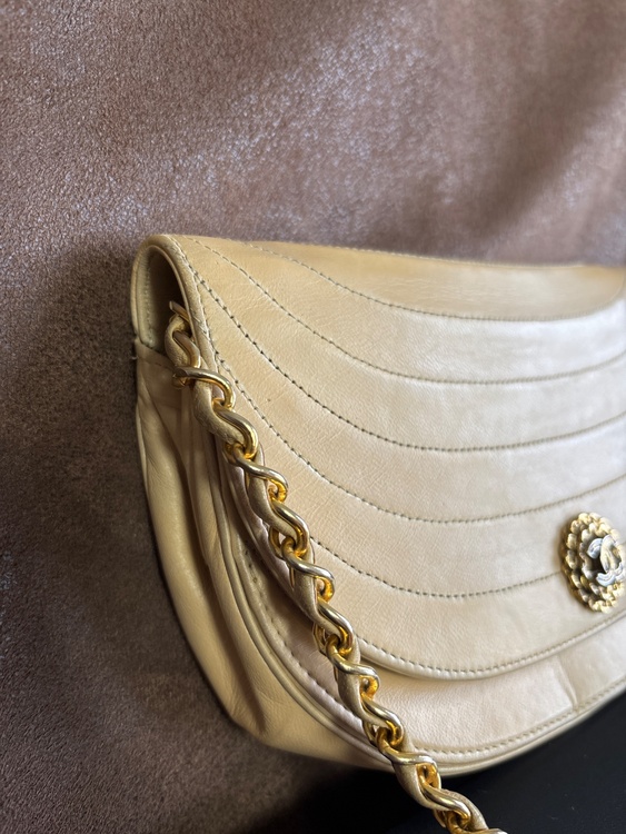 ハーフムーン（ブランドバッグ）の商品画像 - 査定依頼日：2026年3月3日 - 最高査定価格：80,000円