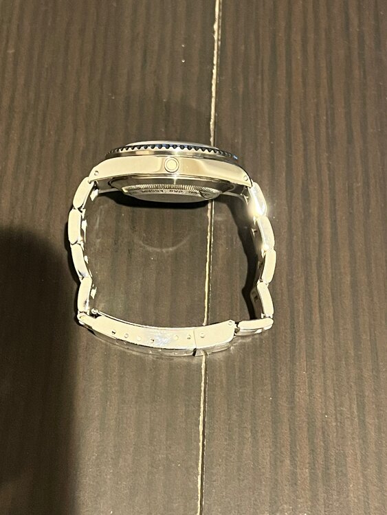 ロレックス シードゥエラー 1660（高級時計）の商品画像 - 査定依頼日：2025年1月4日 - 最高査定価格：1,330,000円