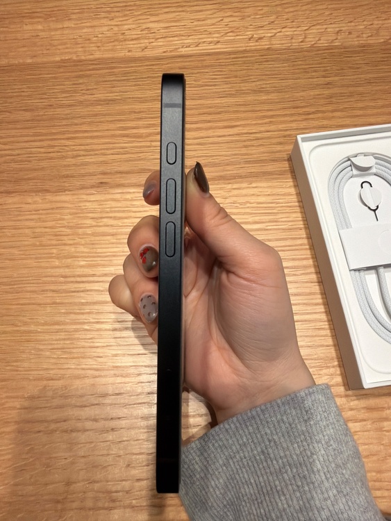 iPhone 16e 128GB docomo（スマホ）の商品画像 - 査定依頼日：2026年2月16日 - 最高査定価格：69,000円