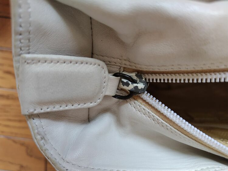 プラダ  （ブランドバッグ）の商品画像 - 査定依頼日：2025年9月27日 - 最高査定価格：15,000円