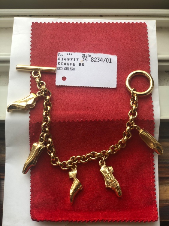 フェラガモ ブレスレット 箱 袋付き 未使用品（金・貴金属）の商品画像 - 査定依頼日：2025年10月28日 - 最高査定価格：1,000円