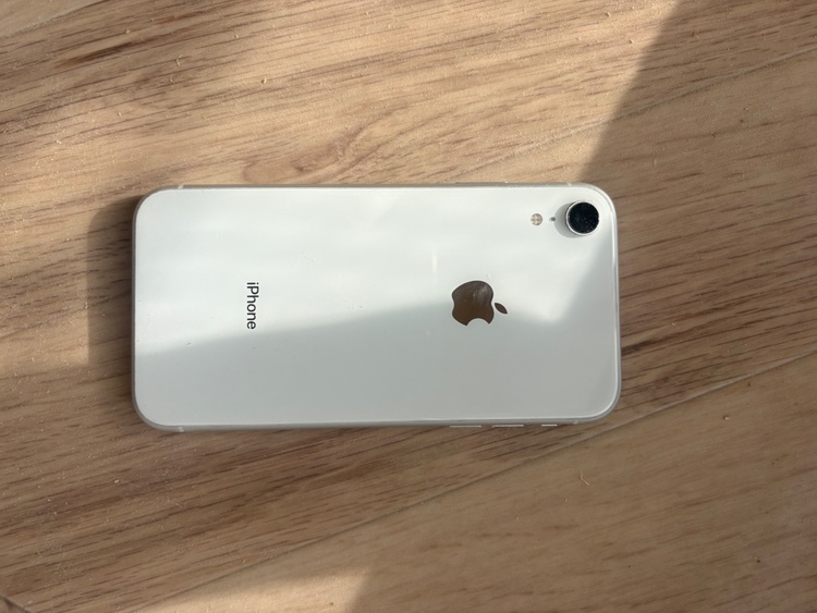 iPhoneXR 128GB docomo（スマホ）の商品画像 - 査定依頼日：2026年1月28日 - 最高査定価格：16,000円