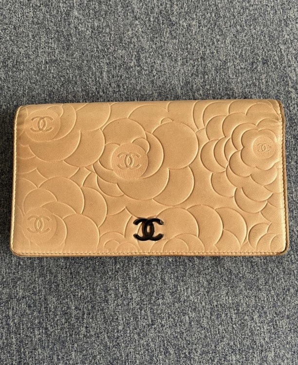 カメリア フラップ 長財布ピンクベージュ（ブランド財布・小物）の商品画像 - 査定依頼日：2026年4月12日 - 最高査定価格：15,000円