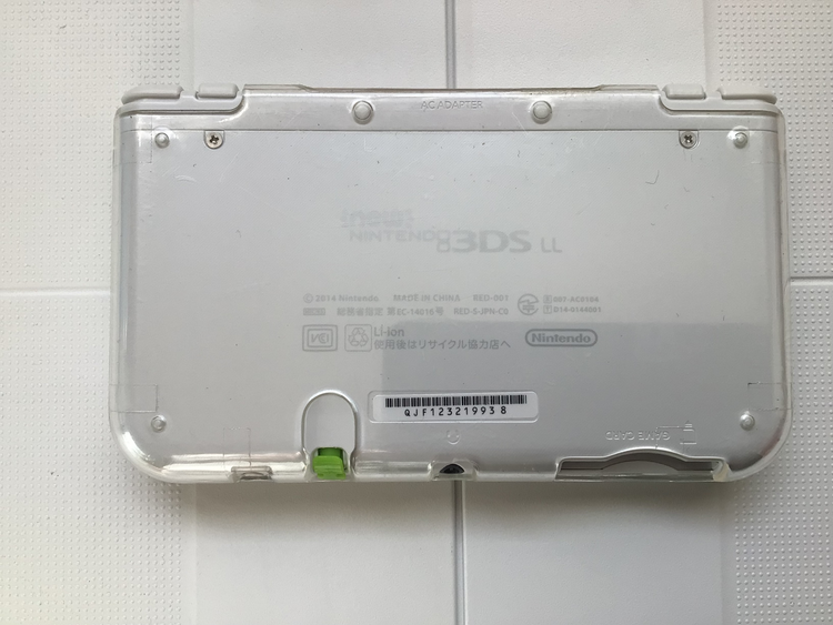 Newニンテンドー3DS LL パールホワイト　充電器＆ハードカバー付き（ゲーム機本体・ゲームソフト）の商品画像 - 査定依頼日：2022年11月3日 - 最高査定価格：6,000円