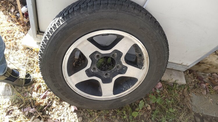 タイヤ､ホイール（カー用品）の商品画像 - 査定依頼日：2026年1月24日 - 最高査定価格：3,000円