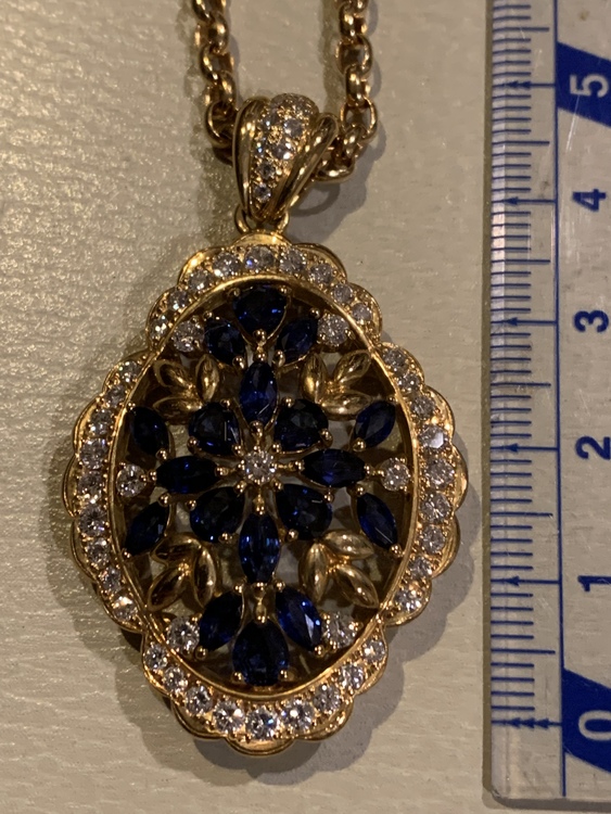 サファイヤとダイヤのペンダント（宝石）の商品画像 - 査定依頼日：2022年5月5日 - 最高査定価格：100,000円