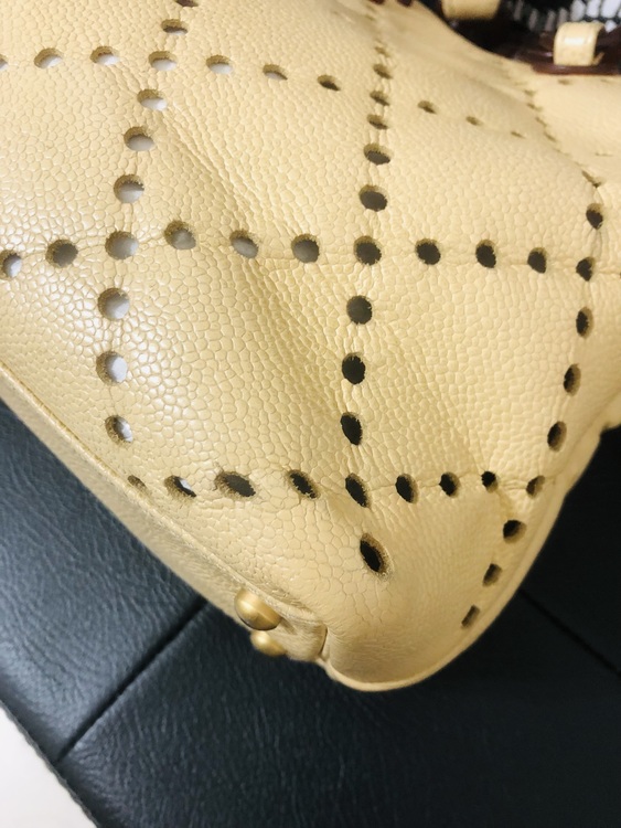 シャネル　キャビアスキンベッコウチェーントートバッグ（ブランドバッグ）の商品画像 - 査定依頼日：2021年10月21日 - 最高査定価格：110,000円