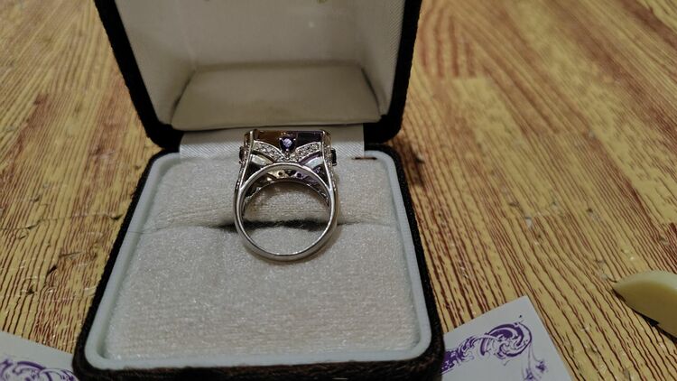 アメトリンリング 重さ13g　アメトリン9.75カラット　ダイヤ0.031カラッ（金・貴金属）の商品画像 - 査定依頼日：2025年11月29日 - 最高査定価格：100,000円