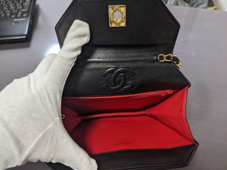 ショルダーバッグ　型番1146010（ブランドバッグ）の商品画像 - 査定依頼日：2021年11月8日 - 最高査定価格：80,000円