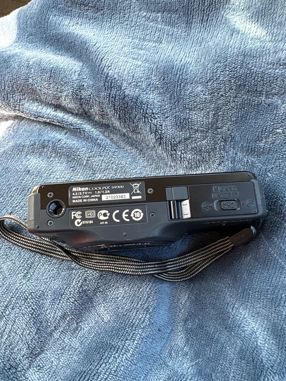 Nikon  COOLPIX S9300（カメラ）の商品画像 - 査定依頼日：2025年10月17日 - 最高査定価格：15,000円