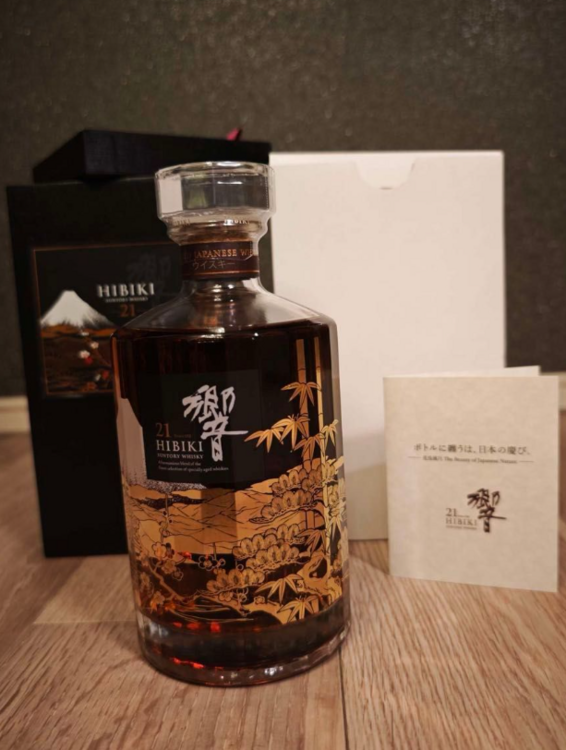 【新品・国内未発売】サントリー 響 21年〈花鳥風月〉意匠ボトル— 専用箱・冊子（お酒）の商品画像 - 査定依頼日：2026年1月31日 - 最高査定価格：95,000円