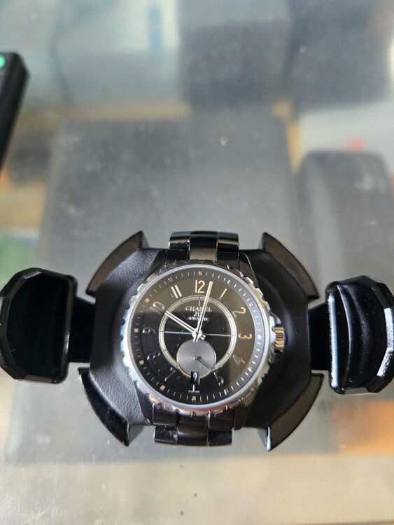 シャネル J12 J12-365（高級時計）の商品画像 - 査定依頼日：2025年12月5日 - 最高査定価格：400,000円