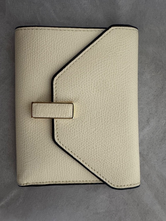 ヴァレクストラ　財布（ブランド財布・小物）の商品画像 - 査定依頼日：2025年9月19日 - 最高査定価格：11,000円