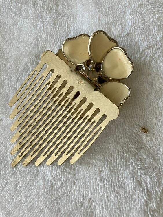 髪留め（古着・ファッション）の商品画像 - 査定依頼日：2025年6月7日 - 最高査定価格：17,000円