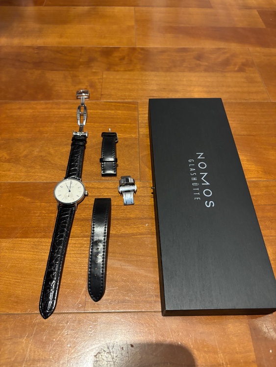 NOMOS タンジェント 35mm TN1A1W2（ブランド財布・小物）の商品画像 - 査定依頼日：2026年8月11日 - 最高査定価格：70,000円
