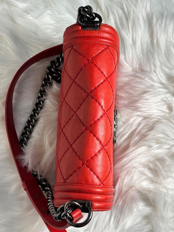 マトラッセ　ボーイシャネル　ラムスキン　レッド（ブランドバッグ）の商品画像 - 査定依頼日：2025年6月18日 - 最高査定価格：300,000円