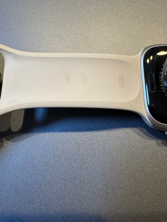 Apple Watch series8 アルミニウム スターライト 45mm（家電）の商品画像 - 査定依頼日：2025年9月30日 - 最高査定価格：10,000円