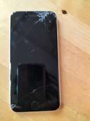 iPhoneSE（スマホ）の商品画像 - 査定依頼日：2024年3月6日 - 最高査定価格：9,000円