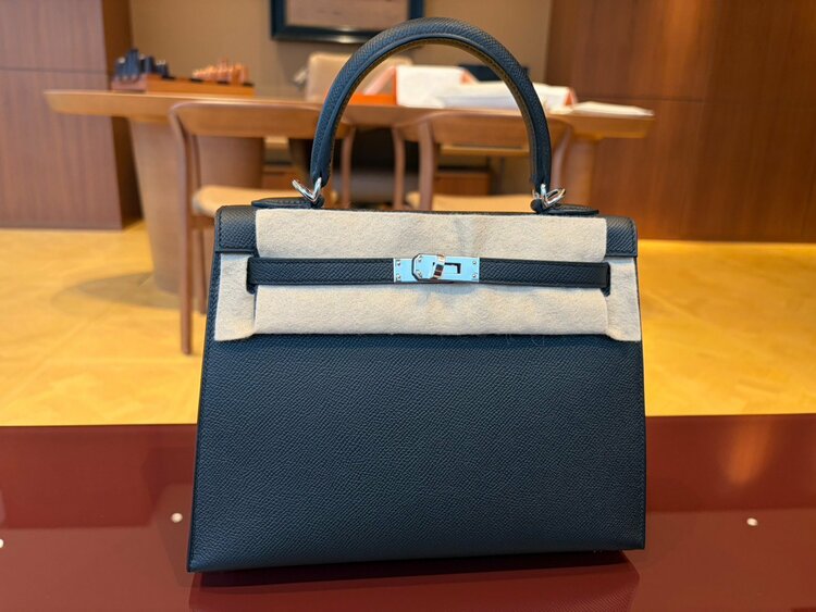 ◆エルメス　ケリー 外　25　黒　エプソン　シルバー金具　G刻印 H038416ck89（ブランドバッグ）の商品画像 - 査定依頼日：2026年9月13日 - 最高査定価格：100,000円