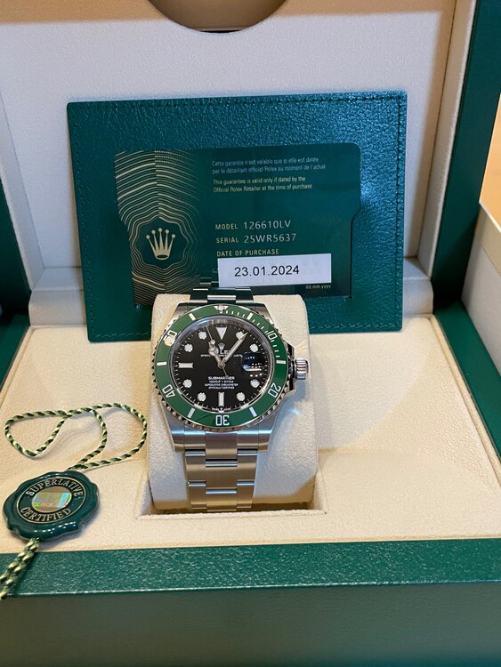 ロレックス サブマリーナー 126610Lv（高級時計）の商品画像 - 査定依頼日：2025年5月9日 - 最高査定価格：2,150,000円