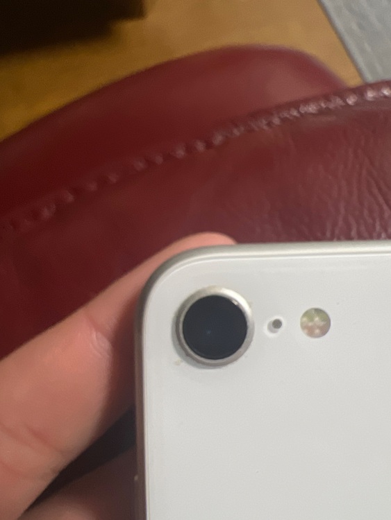 iPhone SE (第 3 世代) 128GB SIMフリー（スマホ）の商品画像 - 査定依頼日：2025年11月25日 - 最高査定価格：31,000円