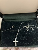 ダイヤモンドの十字架ネックレス（宝石）の商品画像 - 査定依頼日：2025年10月5日 - 最高査定価格：100,000円