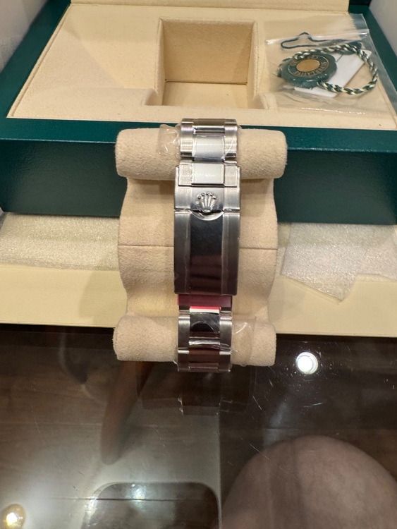 ロレックス GMTマスター 116710BLNr（高級時計）の商品画像 - 査定依頼日：2025年6月25日 - 最高査定価格：2,300,000円