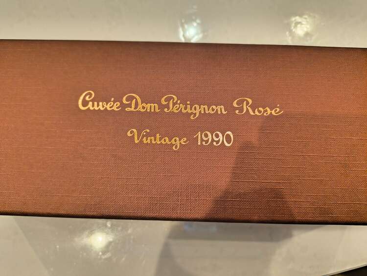 シャンパン ドン・ペリニヨン （お酒）の商品画像 - 査定依頼日：2025年2月19日 - 最高査定価格：39,000円