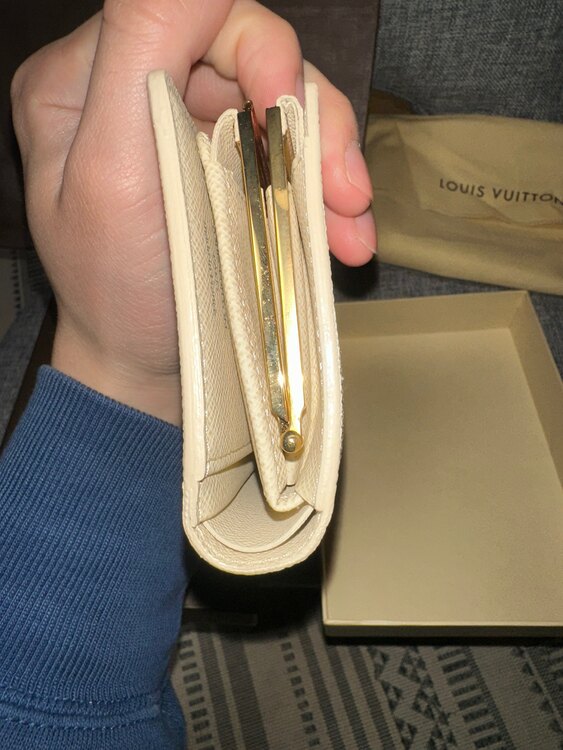 ルイヴィトン ポルトフォイユ・ヴィエノワイニシャル入り（ブランド財布・小物）の商品画像 - 査定依頼日：2025年4月30日 - 最高査定価格：8,000円