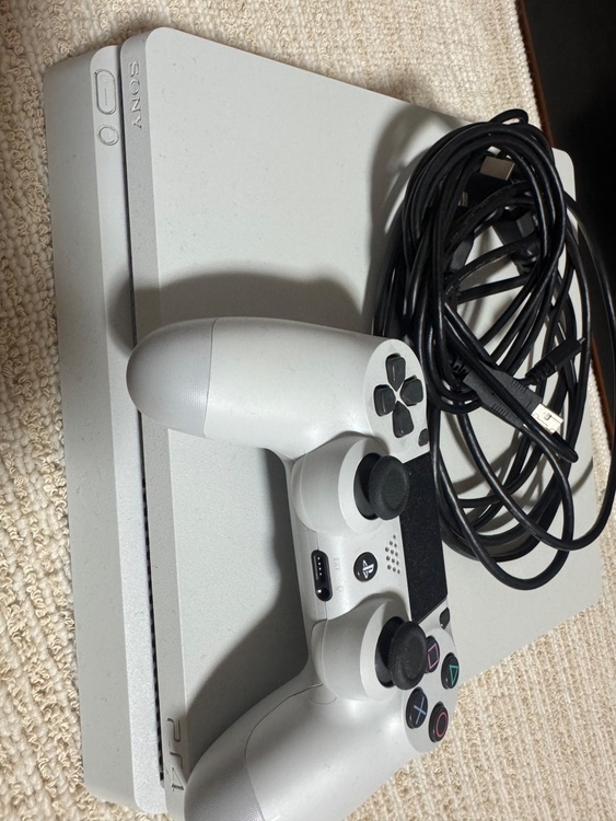 プレステ4（ゲーム機本体・ゲームソフト）の商品画像 - 査定依頼日：2026年3月3日 - 最高査定価格：11,000円